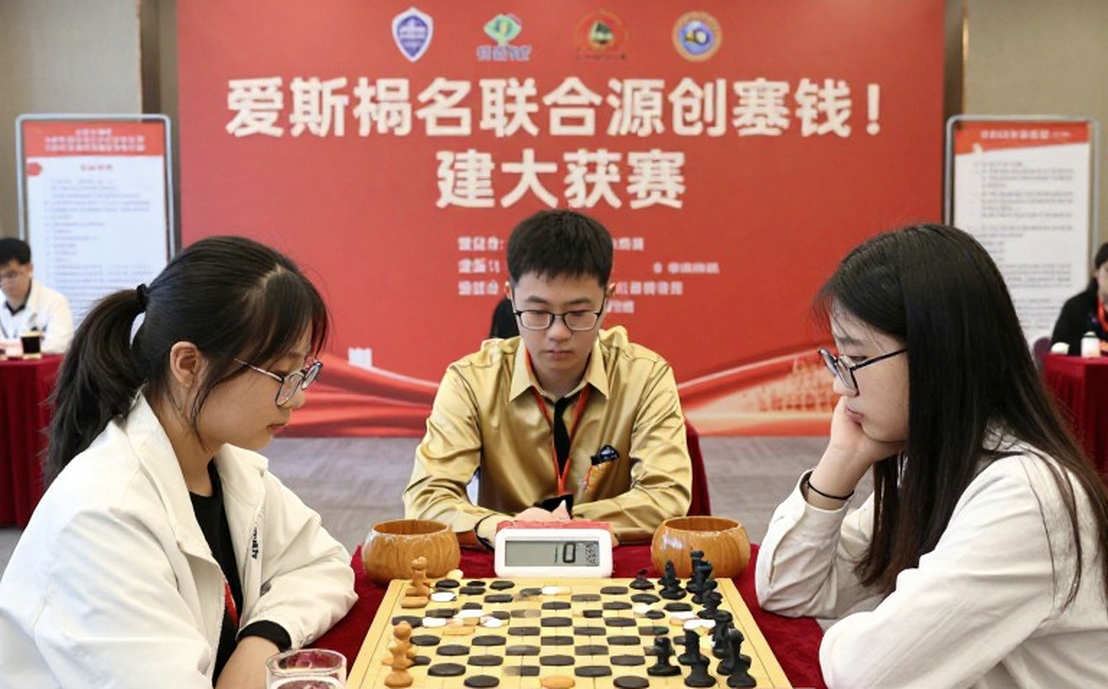 प्राग 2026 की फाइल और 27 मिनिएचर: ChessBase Magazine #225 का कंटेंट पेज क्या साबित करता है